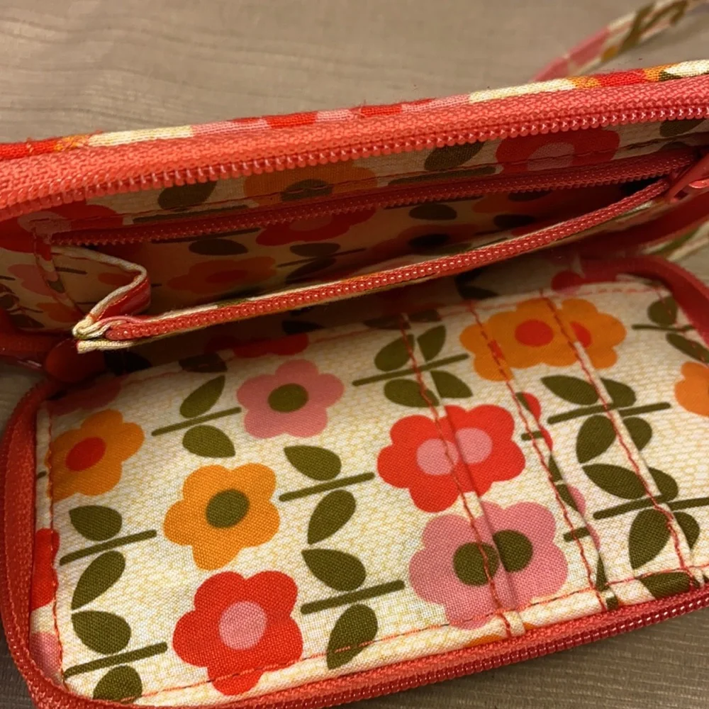Vera Bradley almost NEW wristlet/wallet - Picture 9 of 15